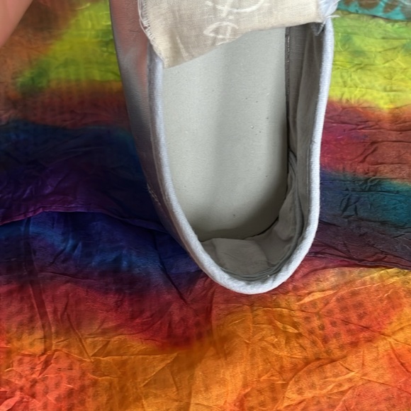 J. Adam's size 8 Quilted Loafers Metallic Silver EUC - Picture 9 of 10